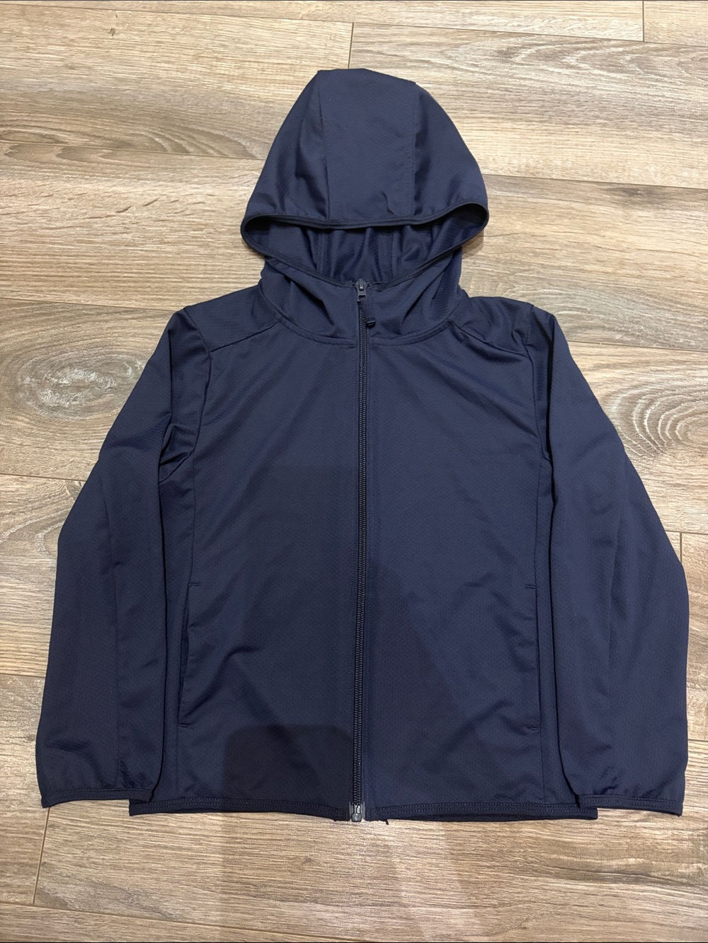 $3/ boys size 5/6 Uniqlo quick dry lightweight zip-up